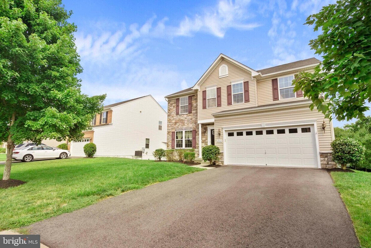 43017 Spyder Pl, Chantilly, VA 20152 House for Rent in Chantilly, VA