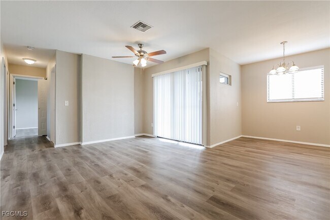 Foto del edificio - 7509 Mesa St