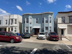 Building Photo - 719 Columbia Ave