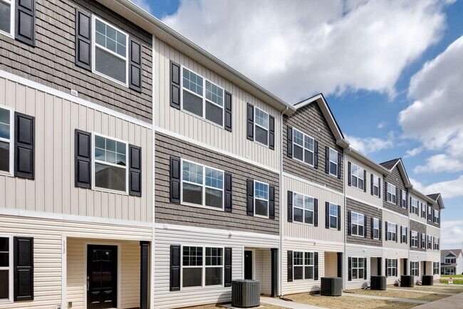 Foto del edificio - Available Immediately! Beautiful New Const...