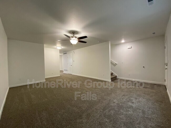 Building Photo - 516 Trails End
