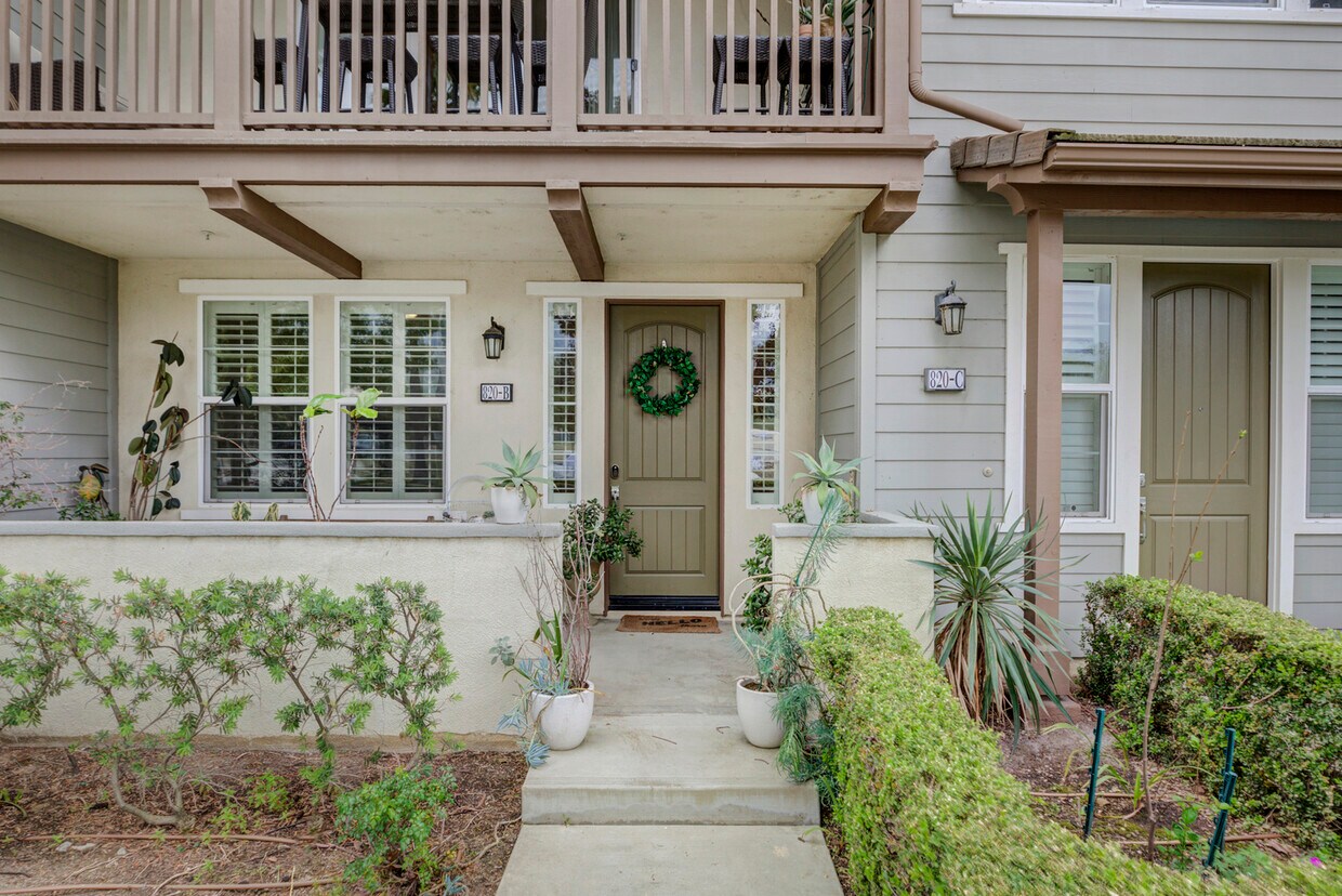 Primary Photo - 820 E Promenade
