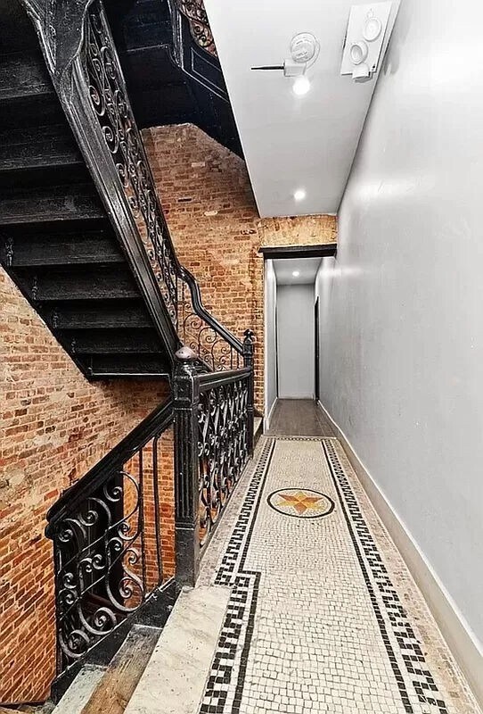 Building Photo - 250 Broome Street