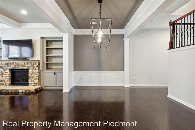 Building Photo - 3 br, 3.5 bath House - 106 Wellington Trace