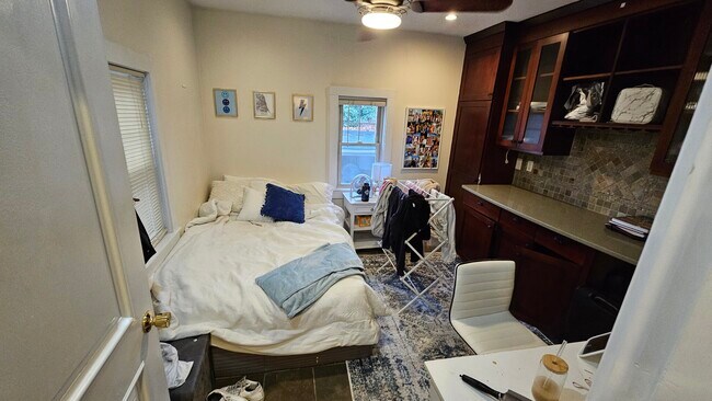 Foto del edificio - 64 Greycliff Rd