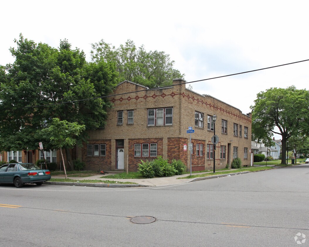 Primary Photo - 2167 Clifford Ave