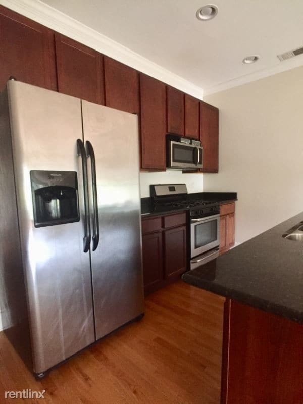 Building Photo - 2 br, 2 bath Apartment - 906 Reba Pl 3 Unit 3