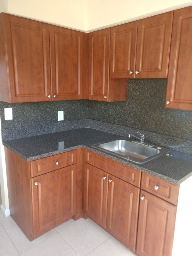 Foto del edificio - 260 NW 40th Ct