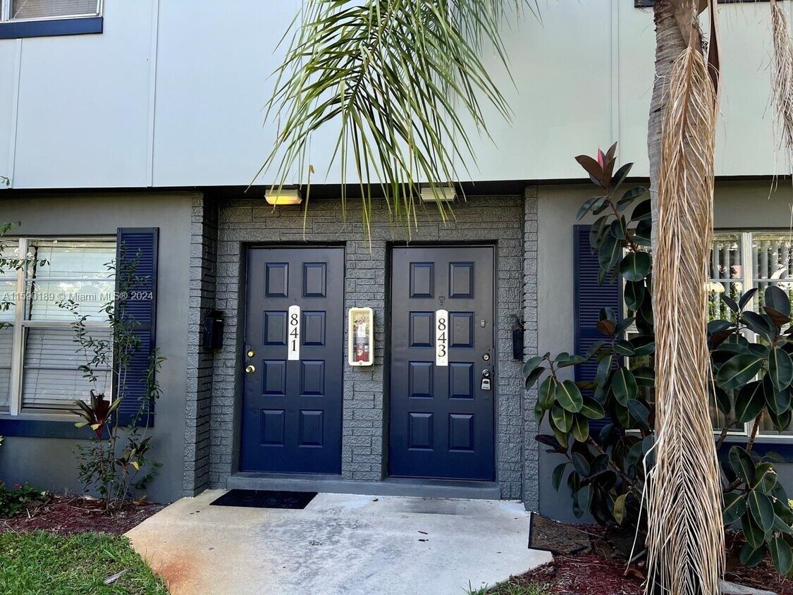 Foto principal - 843 NW 46th Ave