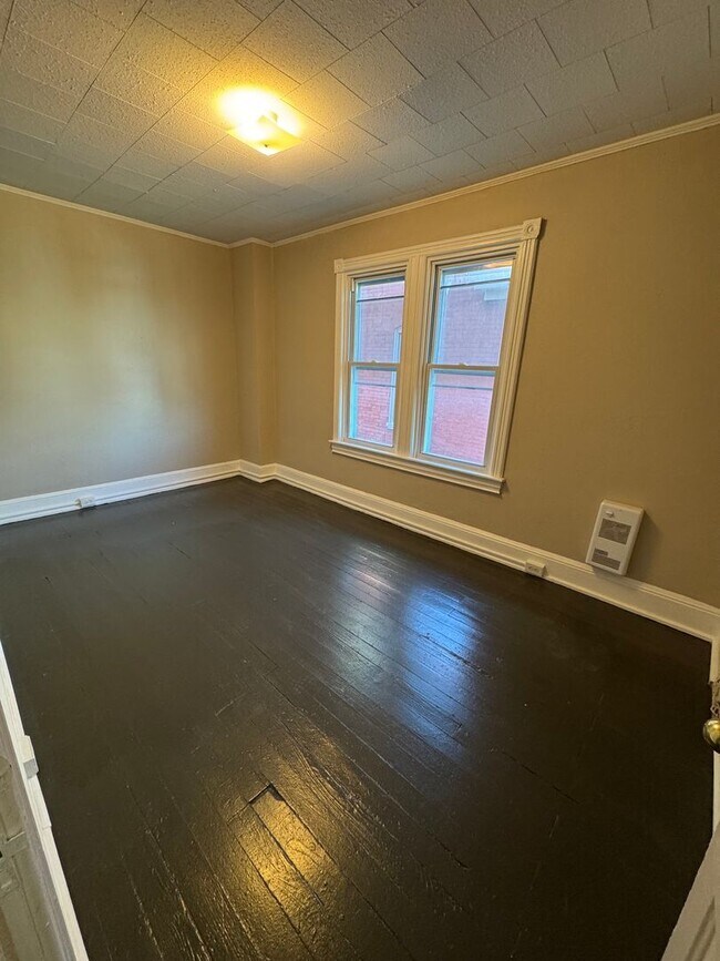 Foto del edificio - 556 Salem Ave