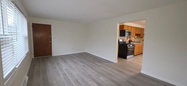 Building Photo - 3 Maple Ave