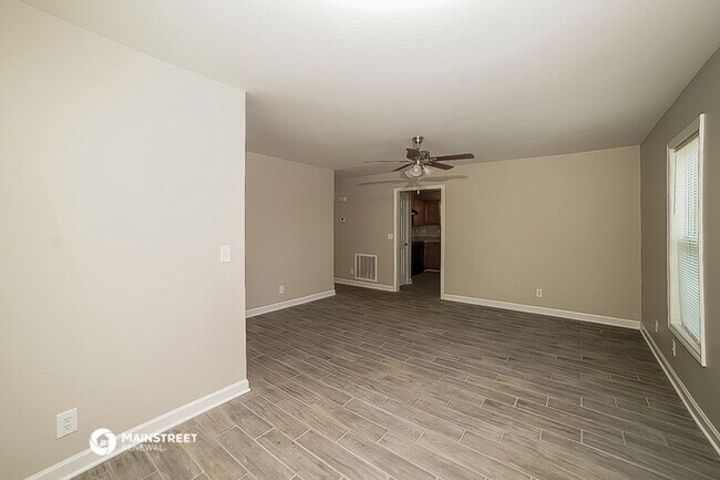 Building Photo - 324 E 15th St