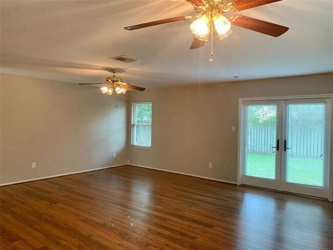 Foto del edificio - 14806 Cypress Valley Dr