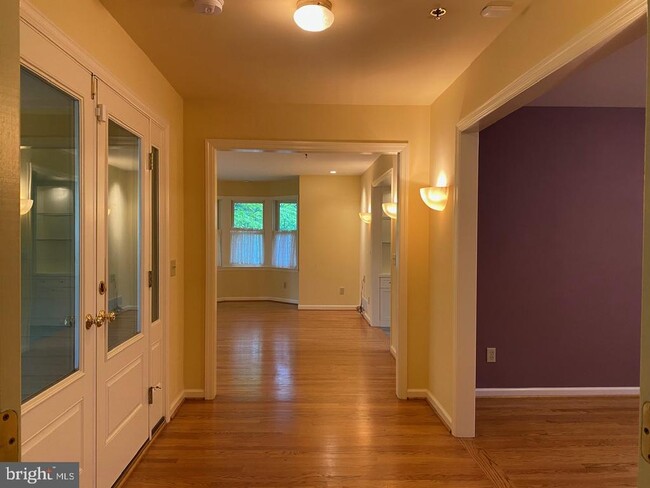 Building Photo - 108 E Park Pl