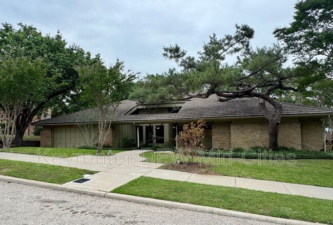 Building Photo - 501 N Durango Cir