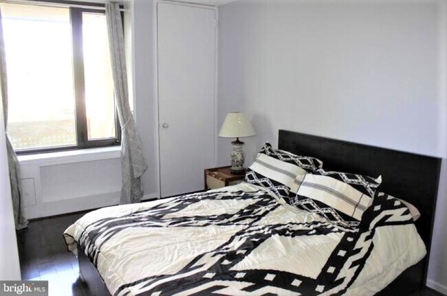 Foto del edificio - 300 M St SW