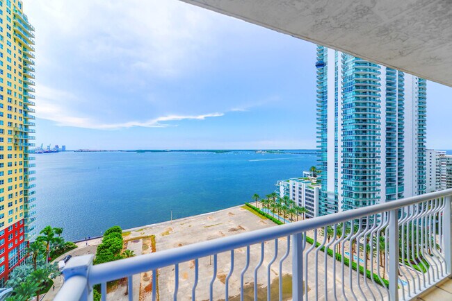 Building Photo - 1200 Brickell Bay Dr
