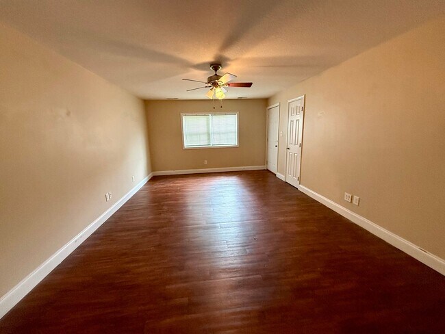 Foto del edificio - 2 Bedroom / 1 Bath Apt. - Johnson City