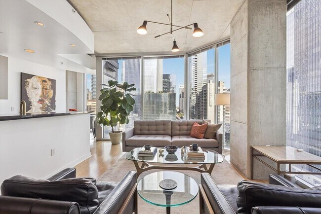 Foto del edificio - 360 Nueces St