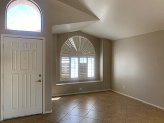 Building Photo - 4 Bedroom with Pool