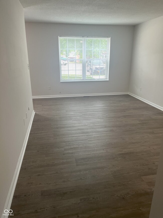 Building Photo - 421 Lark Ct