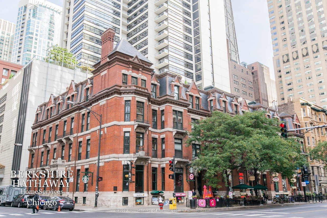 Primary Photo - 50 E Chicago Ave