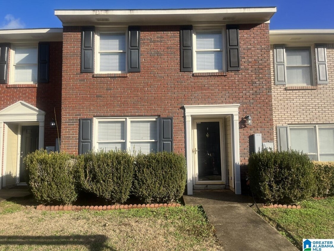 5048 Falling Creek Ln, Birmingham, AL 35235 Townhome Rentals in