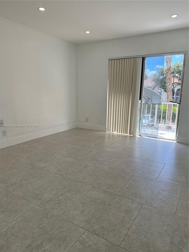 Foto del edificio - 17901 NW 68th Ave