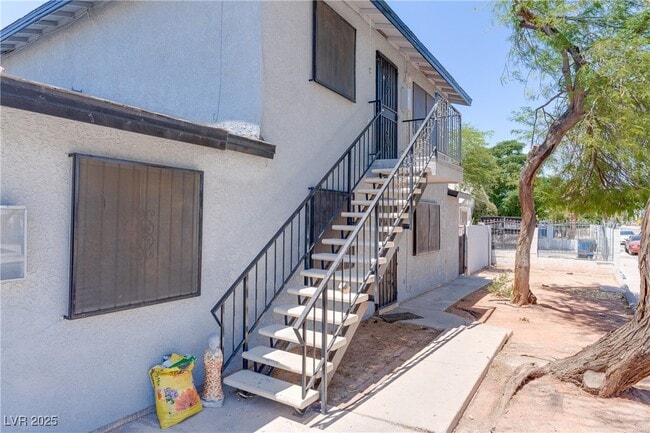 Building Photo - 312 E Tonopah Ave