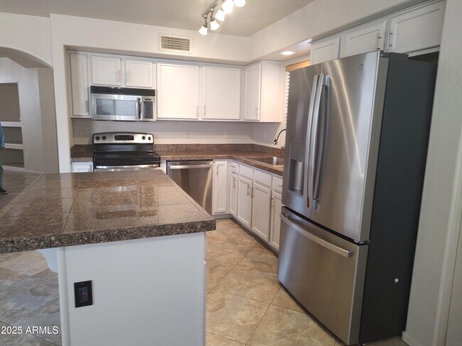 Foto del edificio - 3239 E Kerry Ln
