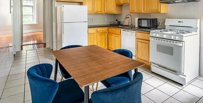 Photo - 12 STRATHMORE RD, Apartment