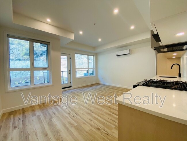 Building Photo - 630-630 Boynton Pl