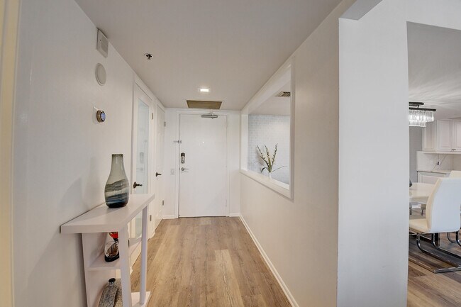 Foto del edificio - 2701 N Ocean Blvd