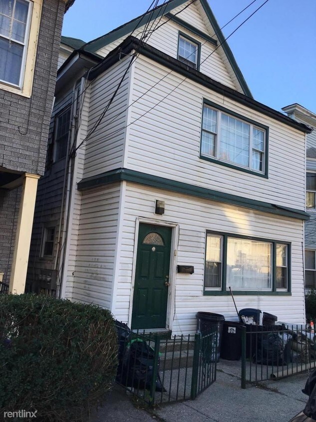 Primary Photo - 182 Corson Ave