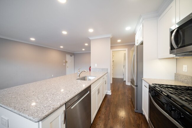 Interior Photo - Hickory Manor