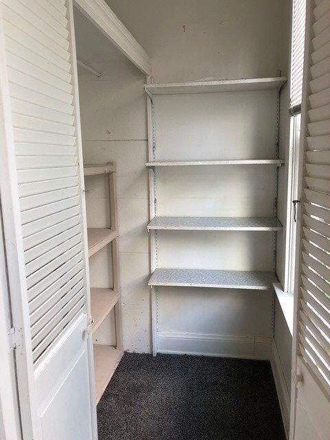 Building Photo - CENTRALLY LOCATED 6 BEDROOM 2 BATH OVER 2200 SQ FT!