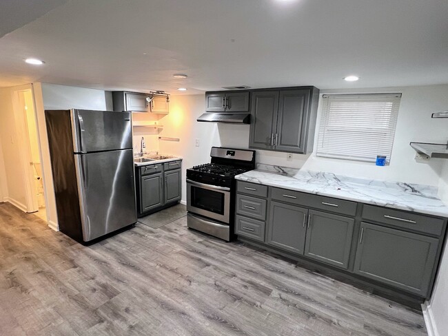 Foto del edificio - 5833 W Peterson Ave