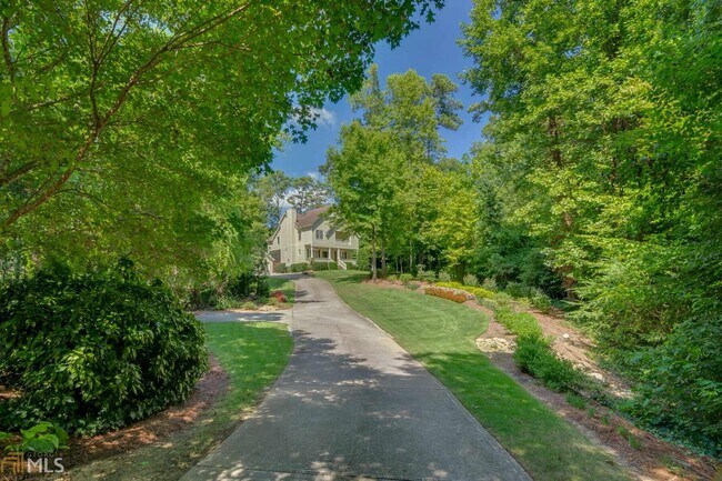 Foto del edificio - 2145 Collins Dr NW