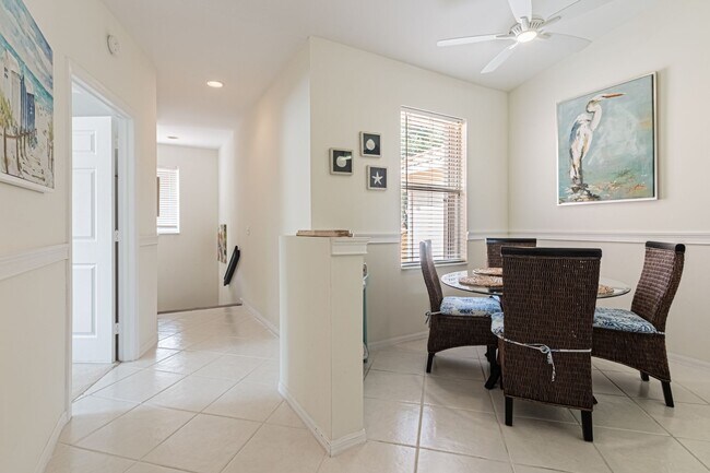 Building Photo - Spacious Lakeview Coach Home in Sherwood –...