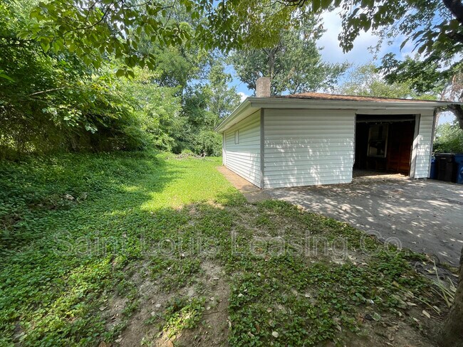 Building Photo - 3307 Royalton Ave