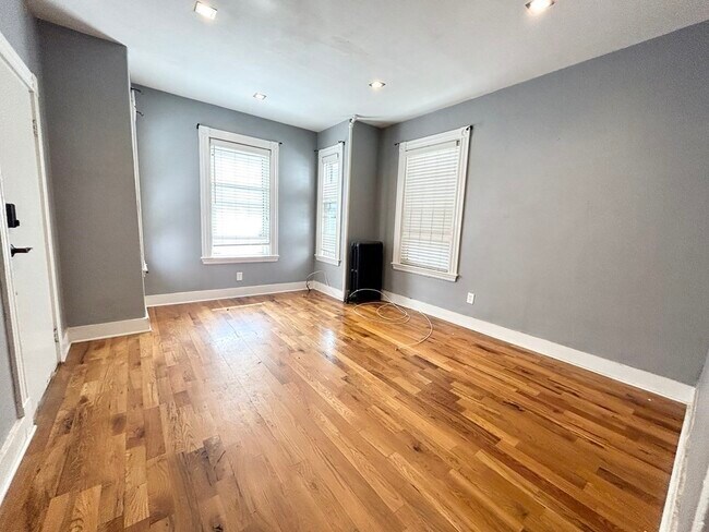 Building Photo - 14 Batchelder St