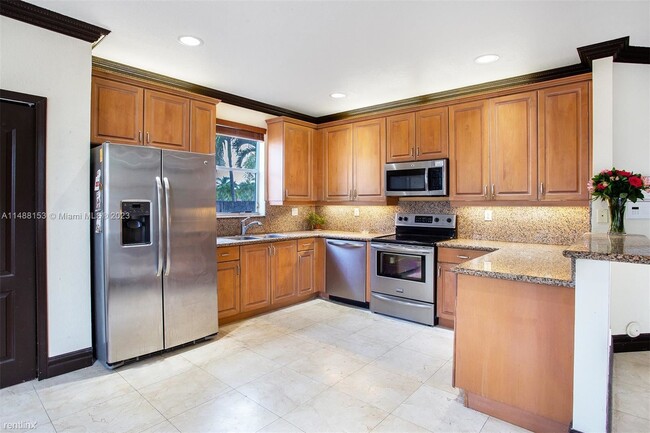 Building Photo - 5 br, 3 bath House - 6442 SW 164th Ct