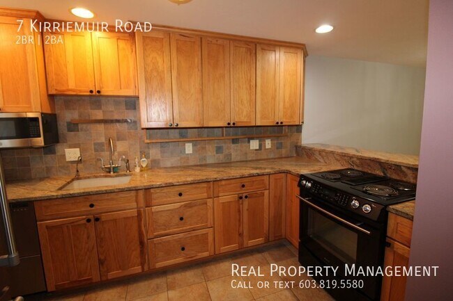 Building Photo - 2 Bedroom, 2 Bath Stratham Condo with Gara...