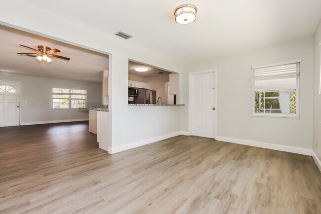 Building Photo - 3 Bedroom Home with Private Pool in Inverness