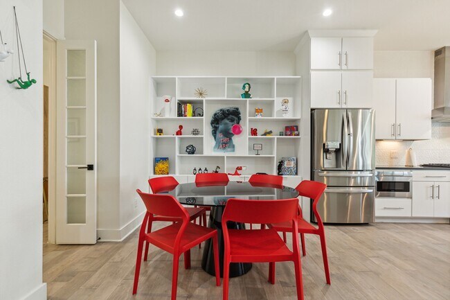 Foto del edificio - 422 W 9th St