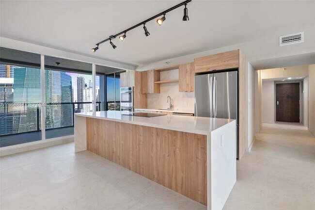 Building Photo - 1541 Brickell Ave