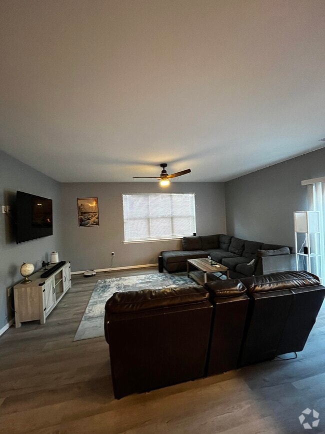 Southmoor of Ridgely Manor Apartments for Rent with Parking Virginia