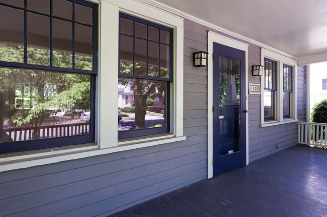 Building Photo - Gorgeous 3 Bedroom Historic Home Located i...