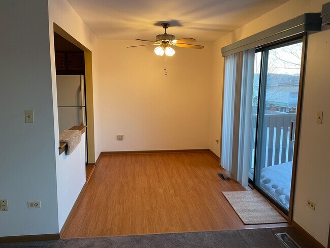 Foto del edificio - 876 Cross Creek Dr N