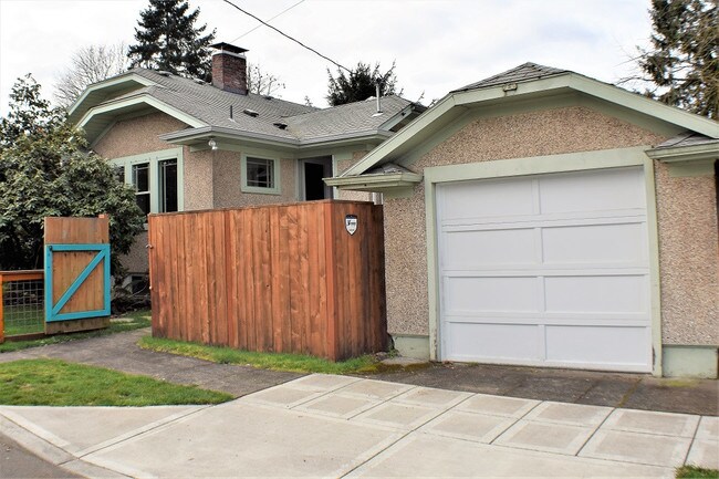 Foto del edificio - Clackamas River House MOVE-IN SPECIAL!